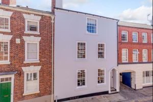 ralph reviews a grade II georgain townhouse in chester city walls front view