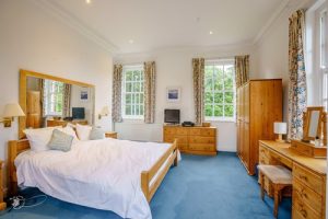 Ralph reviews a semi detahced period house in chester master bedroom 