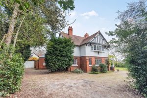 Ralph reviews a Detached period house in mickle trafford front view 