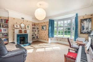 Ralph reviews a Detached period house in mickle trafford family room 